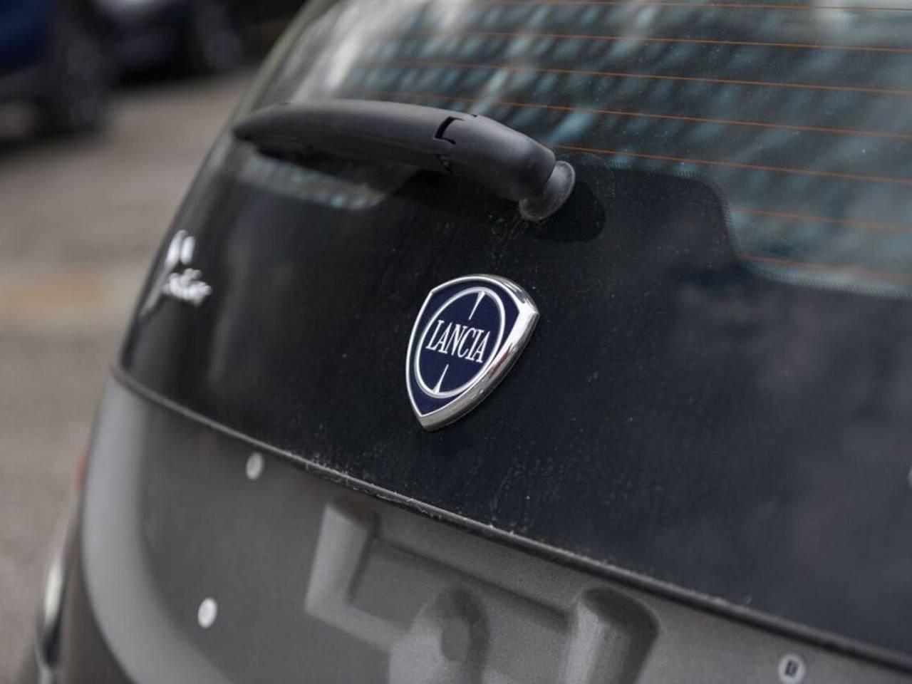 LANCIA Ypsilon III 2021 - Ypsilon 1.0 firefly hybrid Silver s&s 70cv