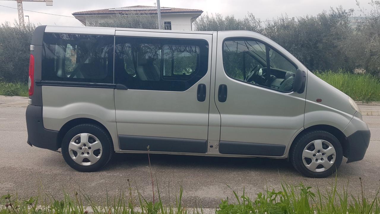 Opel Vivaro 9 posti