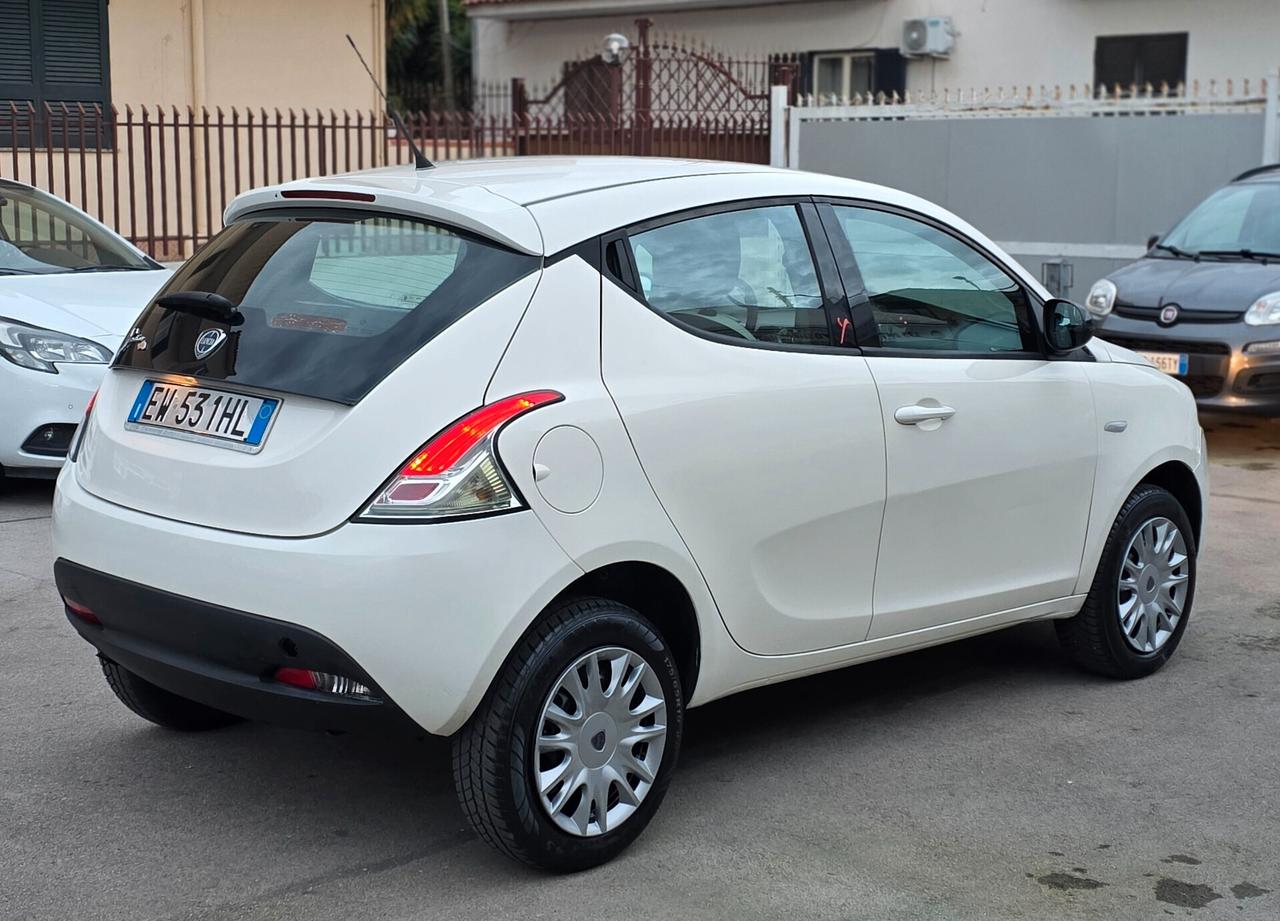 Lancia Ypsilon 0.9 TwinAir 85 CV 5 porte Metano Ecochic Elefantino