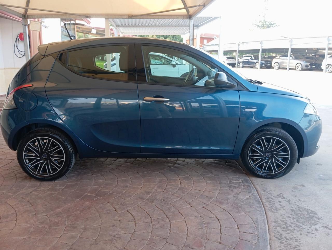 Lancia Ypsilon 1.0 FireFly 5 porte S&S Hybrid Silver Plus