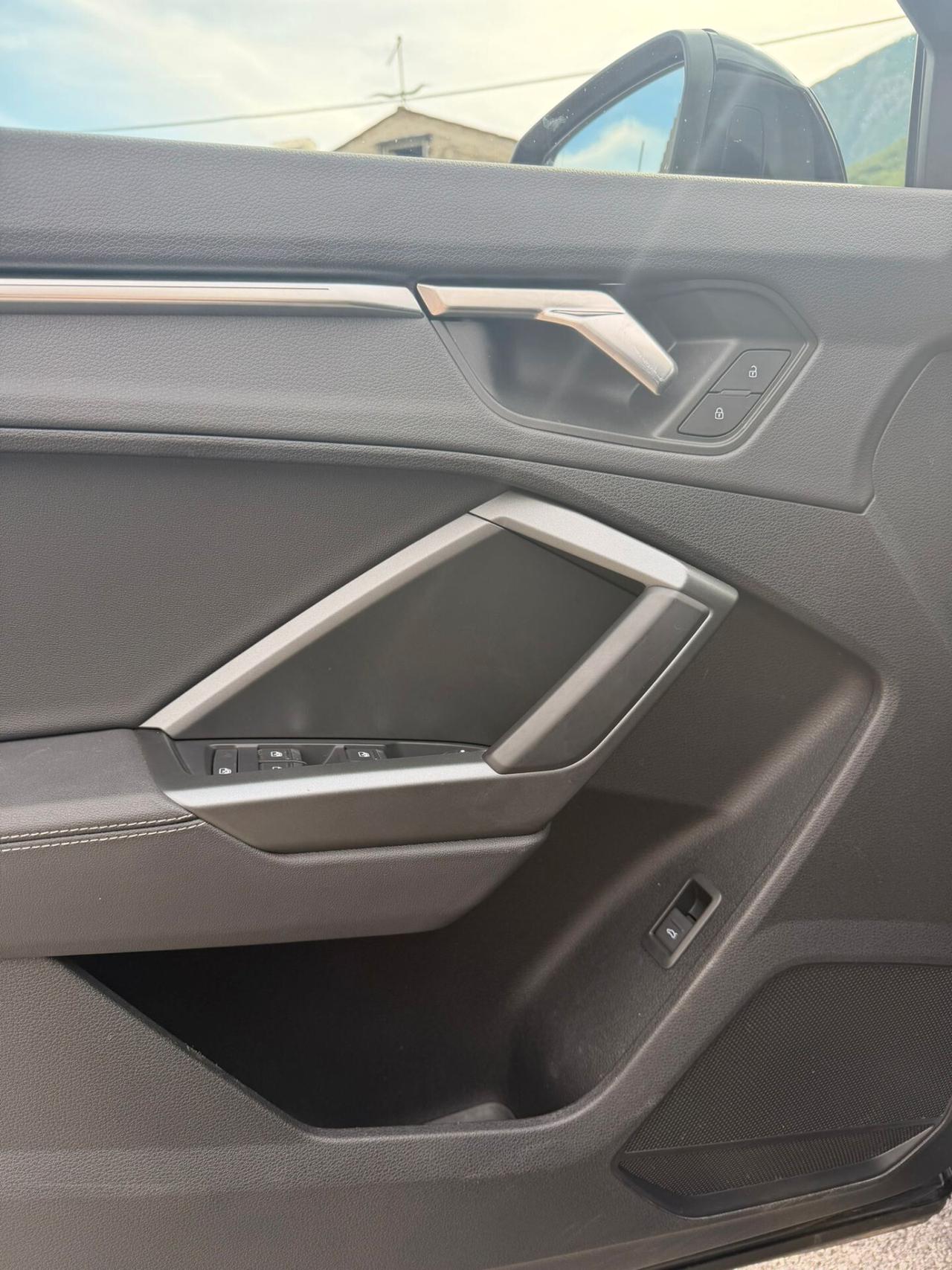 Audi Q3 35 TDI S tronic line edition identity black