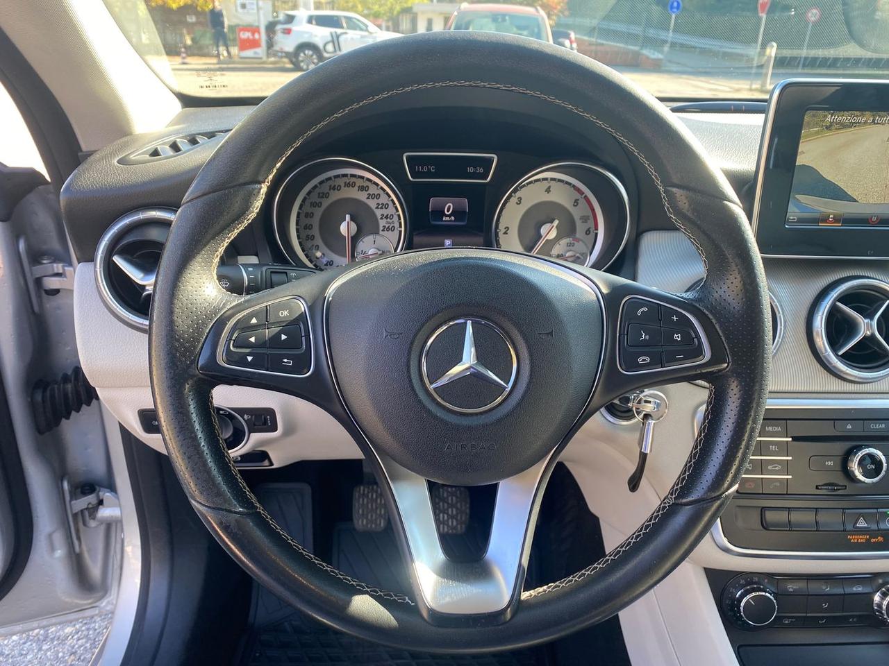 Mercedes-Benz CLA 200 D Premium #7586