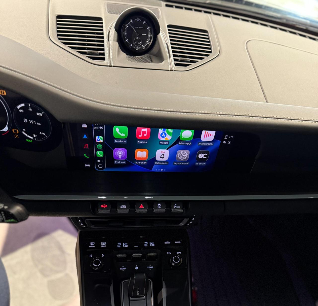 Porsche 911 Coupe 3.0 Dakar auto