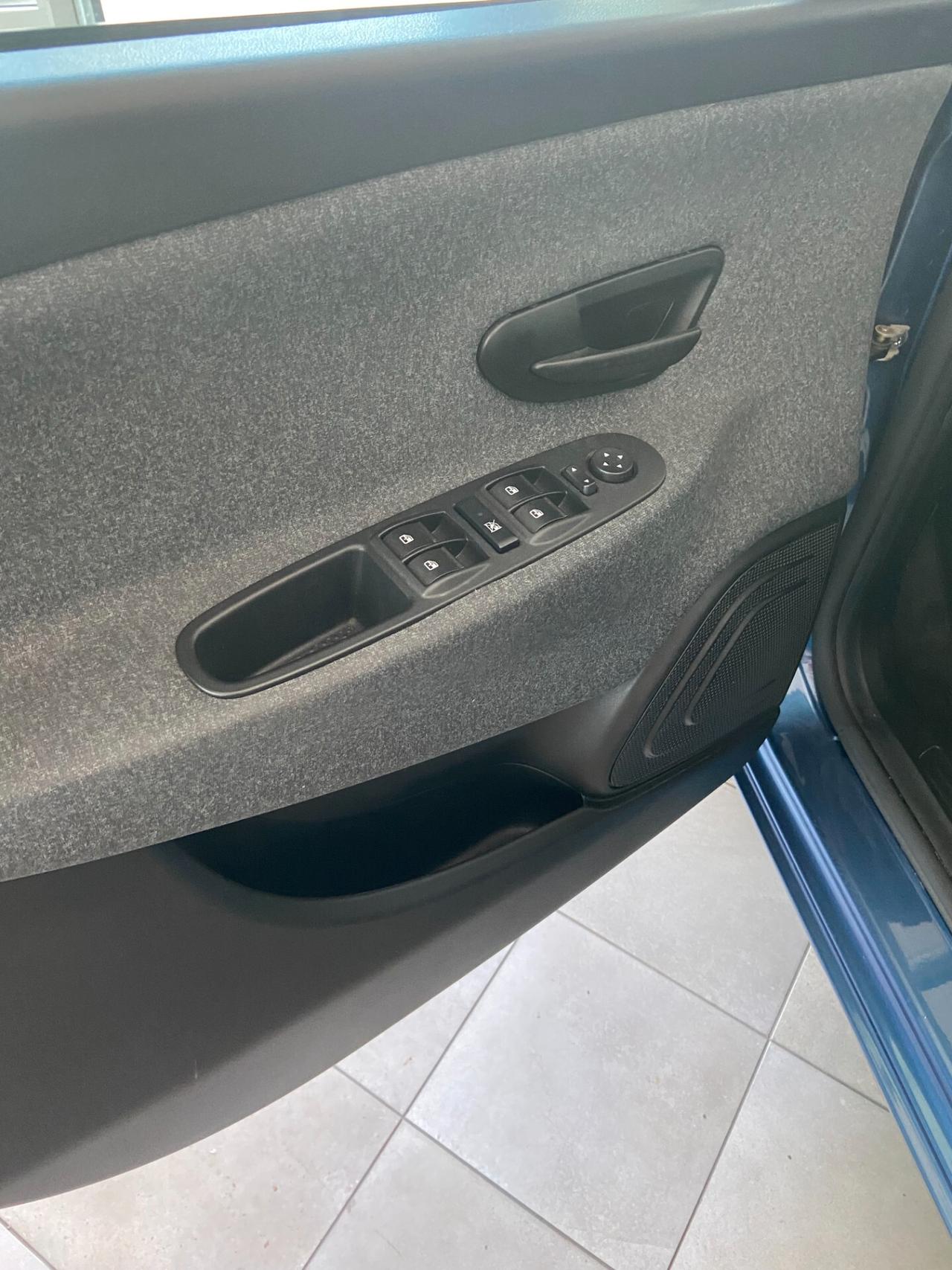 Lancia Ypsilon 1.0 FireFly 5 porte S&S Hybrid UnYca