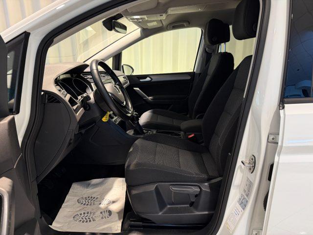 VOLKSWAGEN Touran 1.4 TSI Business 7P Navi Bluetooth 17" Family Pack