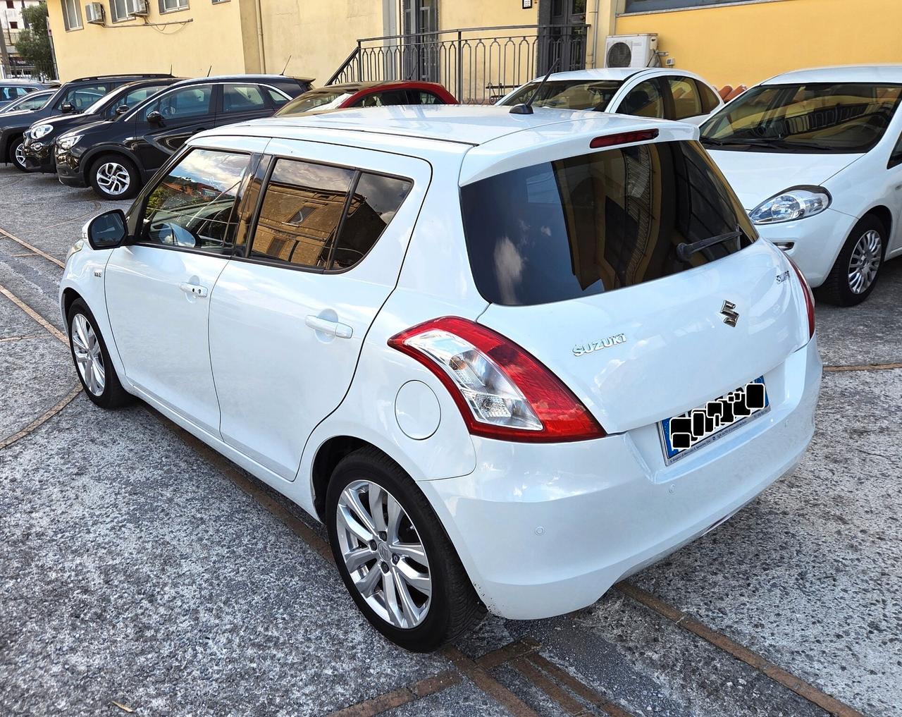 Suzuki Swift 1.3 DDiS FULL NAVI SENSORI TETTO GARANZIA