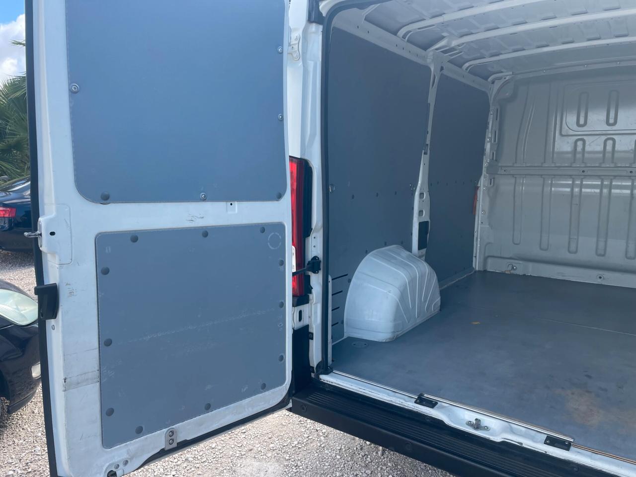Peugeot Boxer 330 2.2 BlueHDi 140 S&S PC-TN Furgone