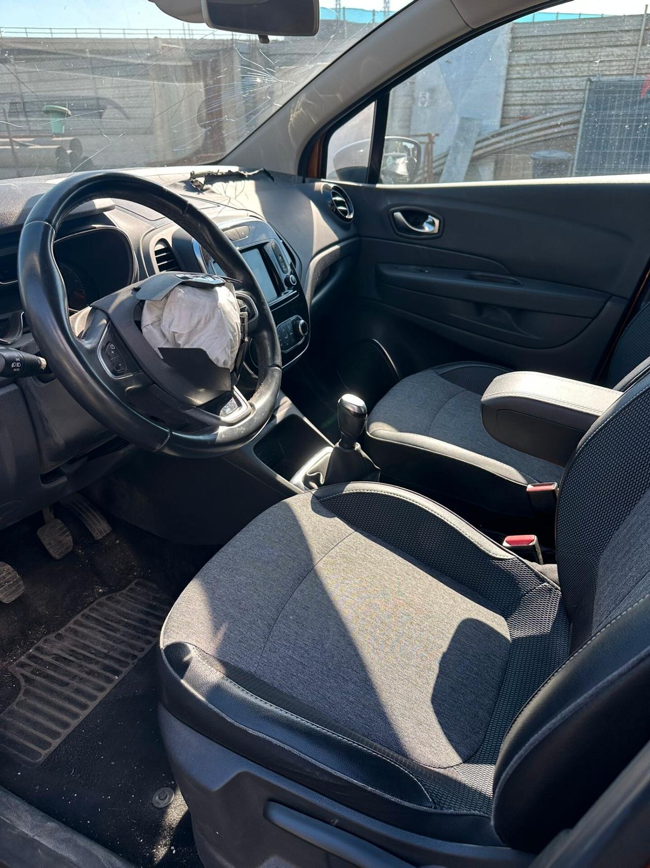 Renault Captur dCi 90 Sport Edition SINISTRATA