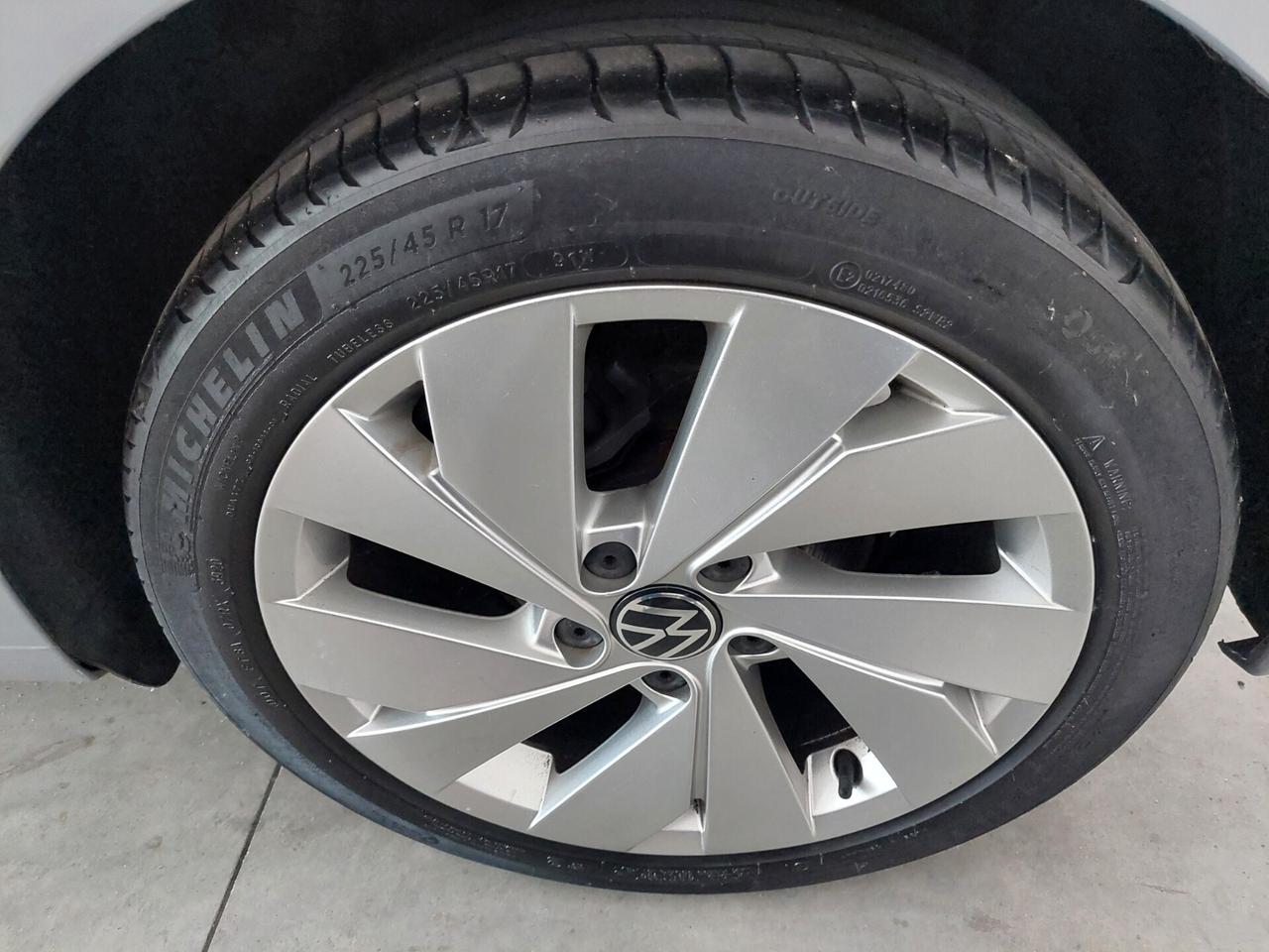 VOLKSWAGEN Golf 1.5 TGI DSG Style - 2020