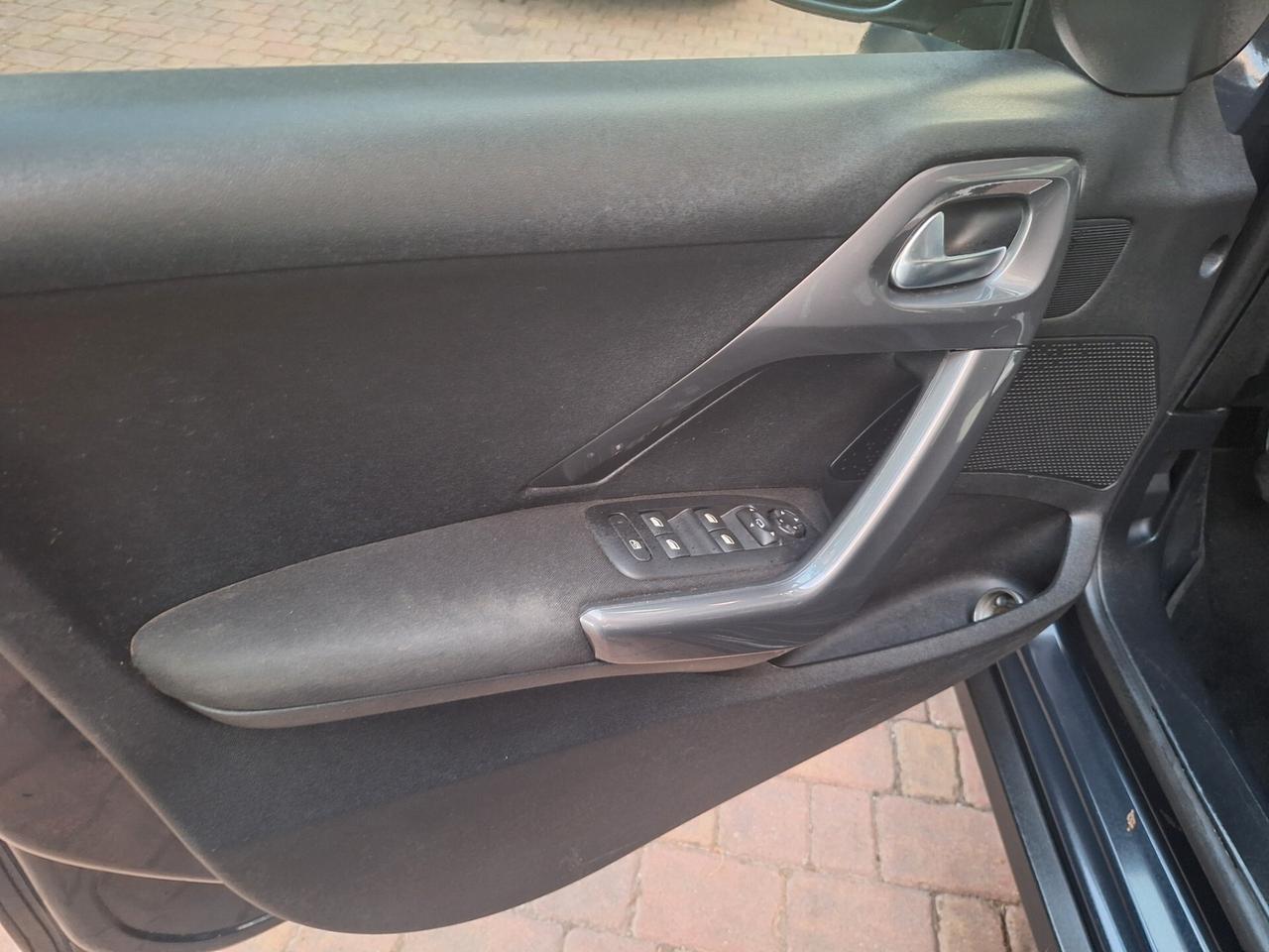 Peugeot 2008 PureTech 82 Allure Benz/Gpl