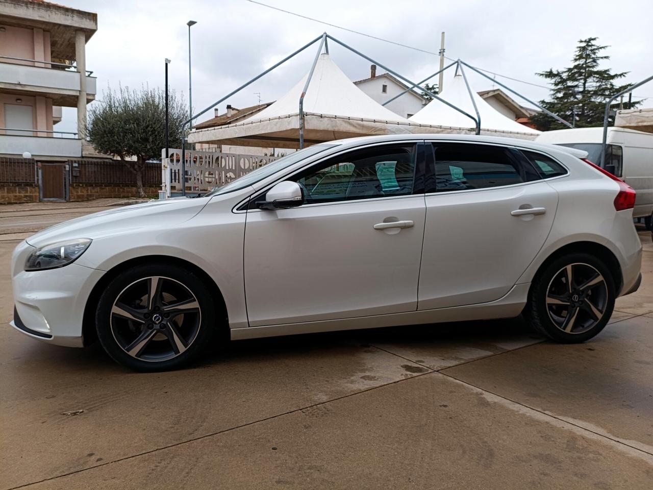 Volvo V40 D2 R-design Momentum