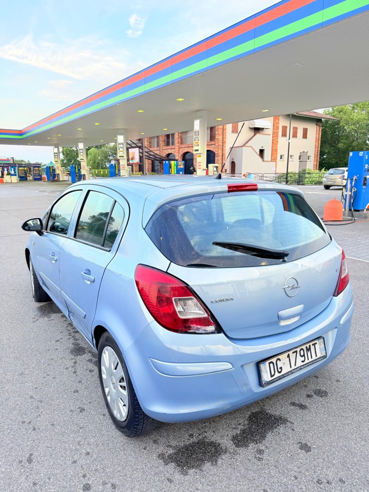 Opel Corsa 1.2 5 porte Cosmo