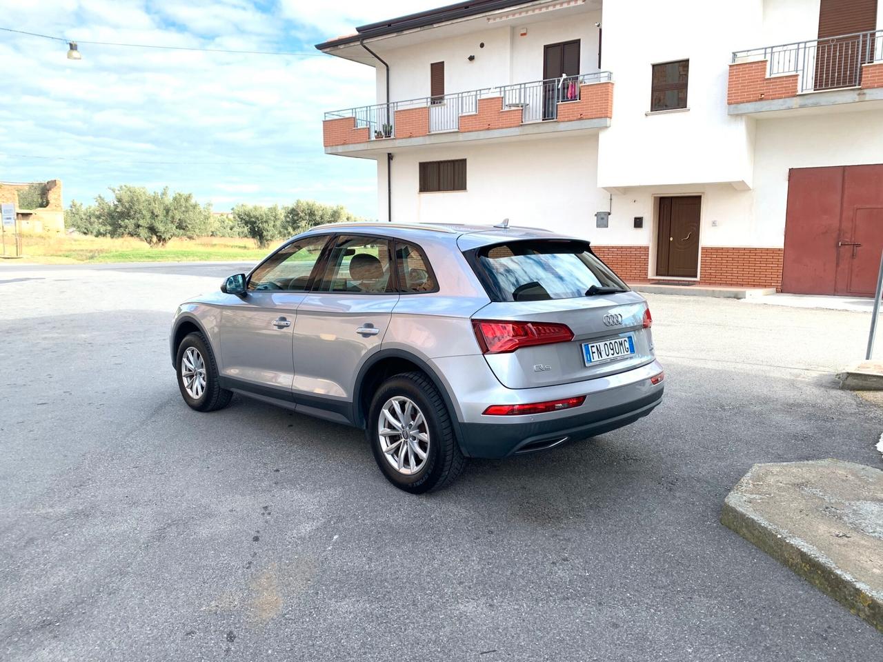 Audi Q5 2.0 TDI quattro S tronic Business Sport