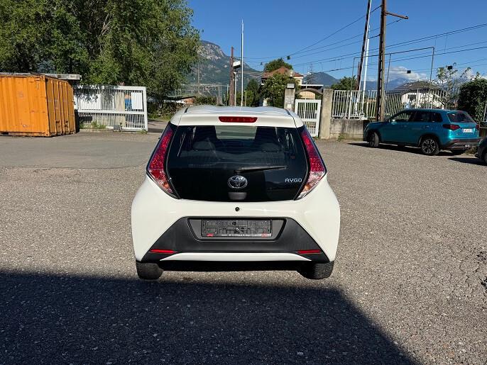 Toyota Aygo 1.0 VVT-i 69 CV 5 porte x-clusiv Black & White