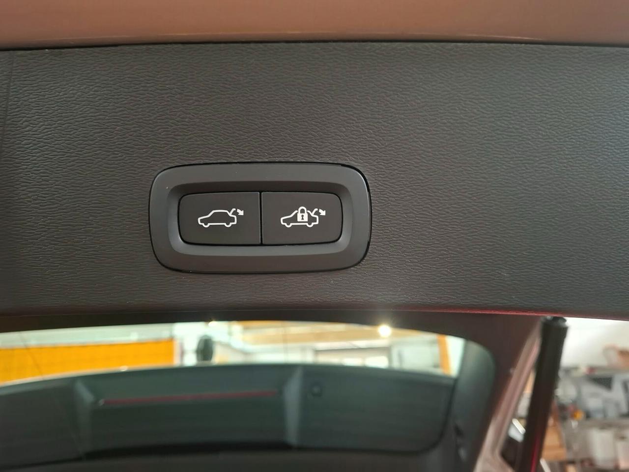 Volvo XC40 B3 automatico Ultimate Bright