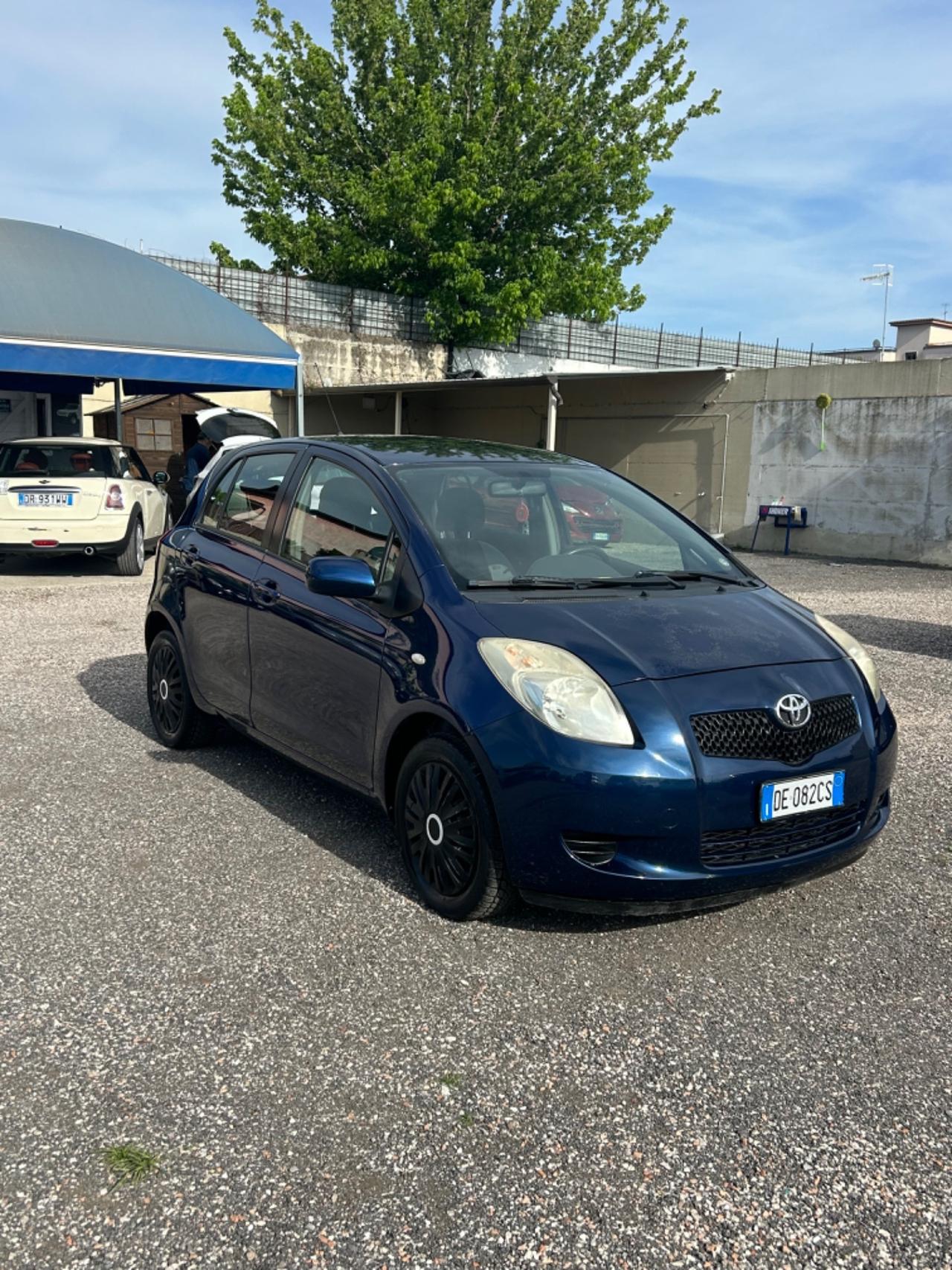Toyota Yaris 1.0 5 porte