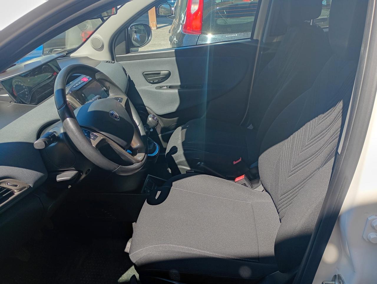 Lancia Ypsilon 1.0 FireFly 5 porte S&S Hybrid Alberta Ferretti
