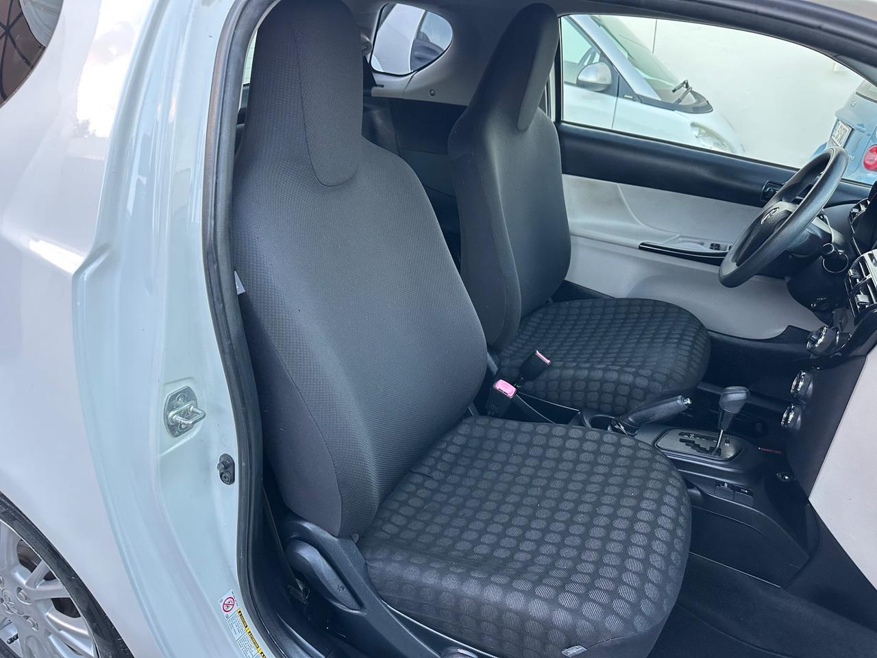Toyota iQ 1.0 CVT Lounge