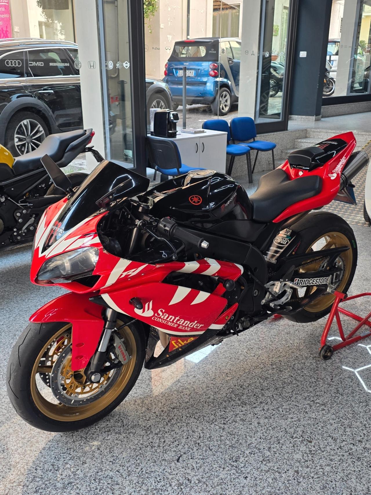 Yamaha YZF R1