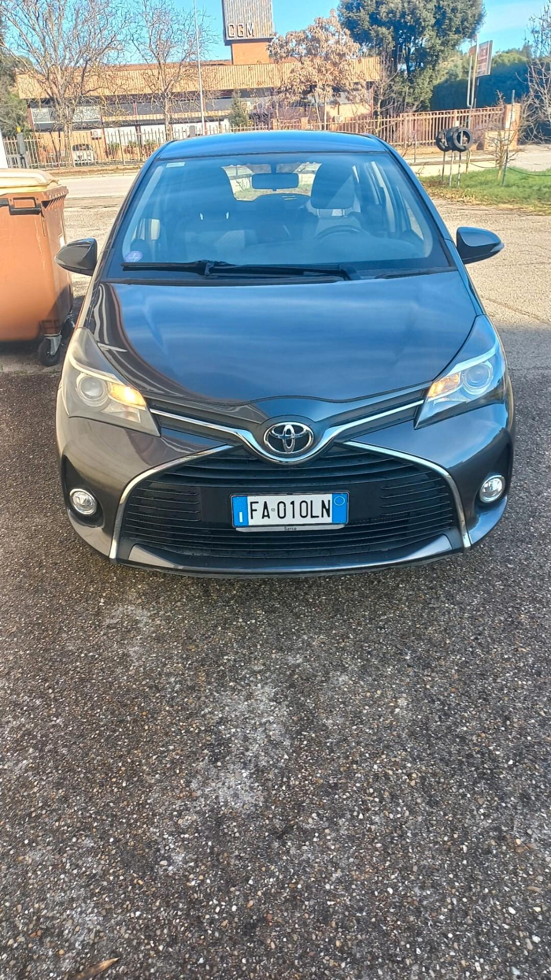 Toyota Yaris 1.0 5 porte Lounge TELECAMERA NAVIGATORE GARANZIA