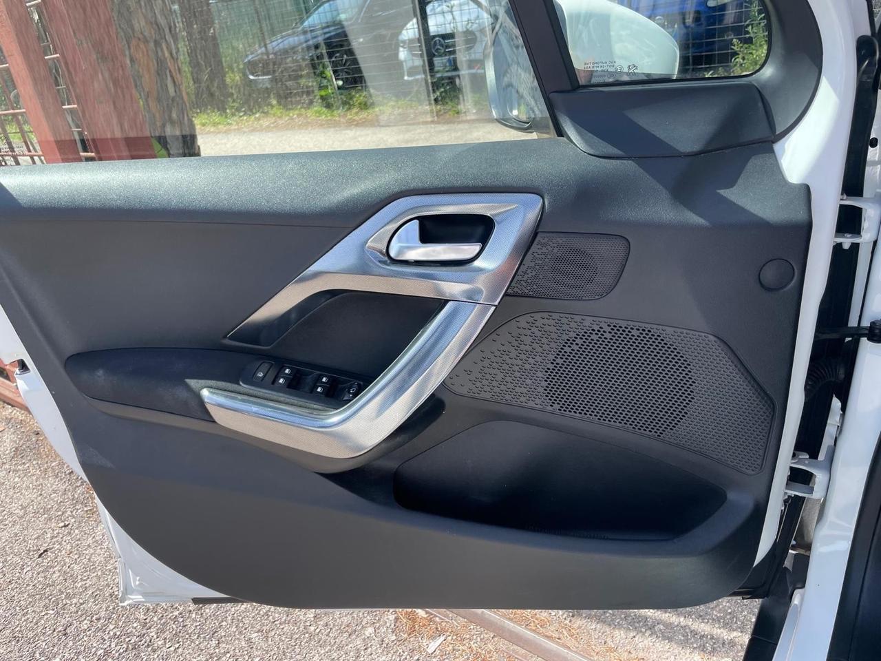 Peugeot 2008 1.6 e-HDi 115 CV Stop&Start Allure