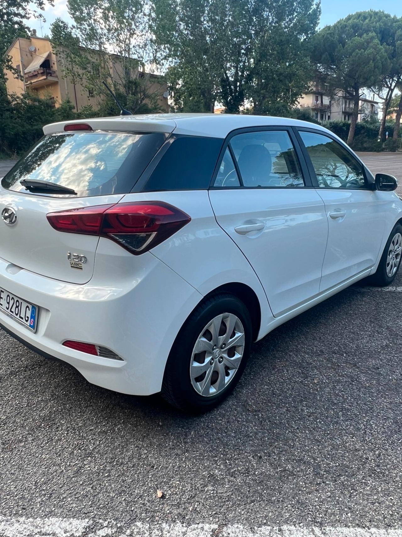 ADATTA PER NEOPATENTATI Hyundai i20 1.2 5 porte Classic