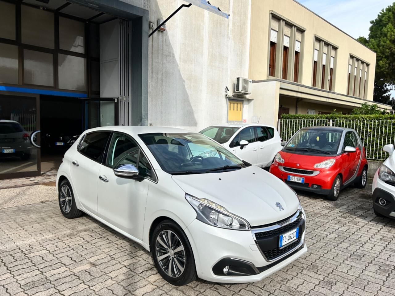 Peugeot 208 1.6 BlueHDi CV75 BIANCO OPACO Allure