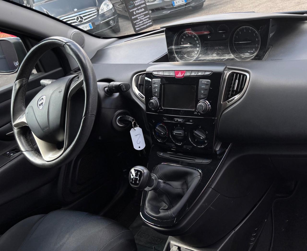Lancia Ypsilon 0.9 TwinAir 5 porte Metano Ecochic Black and Noir