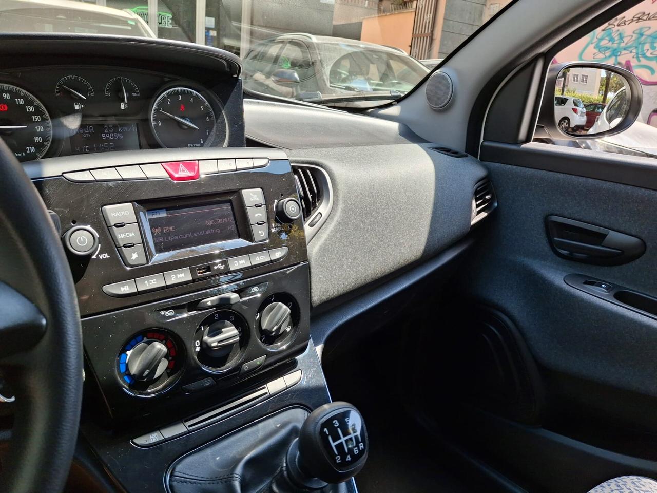 Lancia Ypsilon 1.0 FireFly 5 porte S&S Hybrid Ecochic Silver