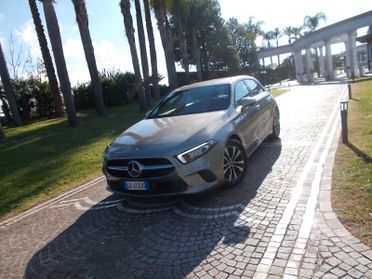 Mercedes-Benz A 180d Autom *FULL OPT.* da VETRINA