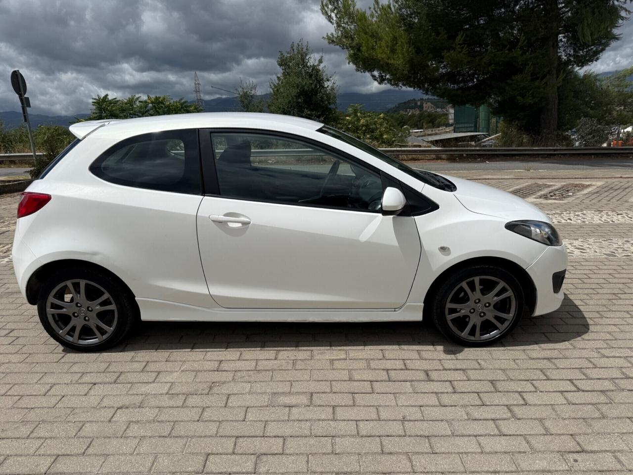 Mazda2 1.3 16V 86CV neopatentato
