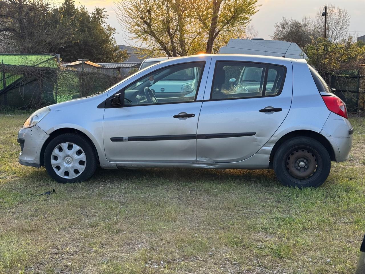 Renault Clio 1.2 Benzina 5 porte Luxe neopatentati 2006