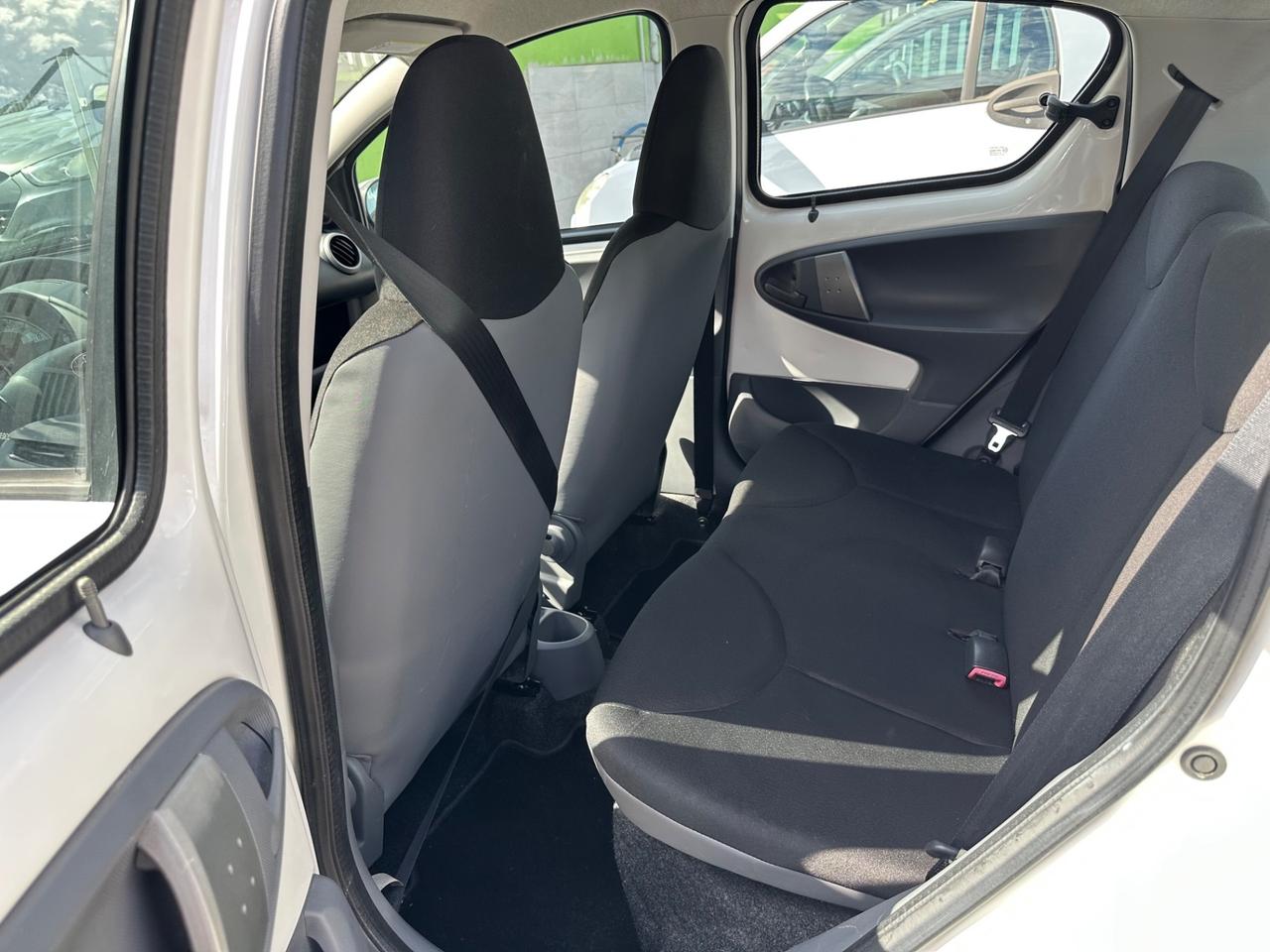 Toyota Aygo 1.0 BENZ. 5 porte Now Connect 2011