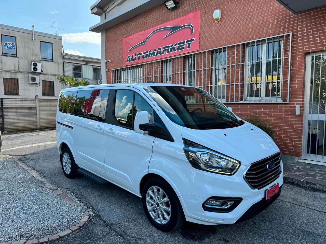 Ford Tourneo Custom 2.0 TDCI 130cv TITANIUM SEDILI GIRABILI 8 POSTI