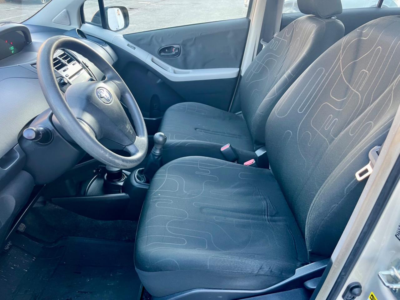 Toyota Yaris 1.0benz 2010 128.000km perfetta per neopatentati