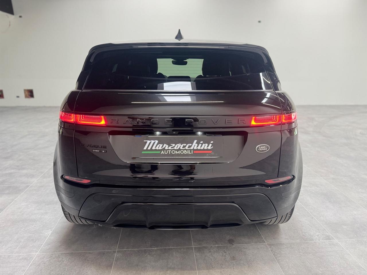 RANGE ROVER EVOQUE AUTOCARRO IBRIDA TOTAL BLACK