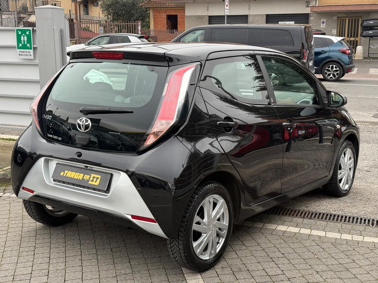 Toyota Aygo Connect 1.0 5 porte x-play + GARANTITA
