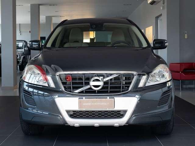 Volvo XC60 2.4 d3 Momentum AWD 163 CV Geartronic