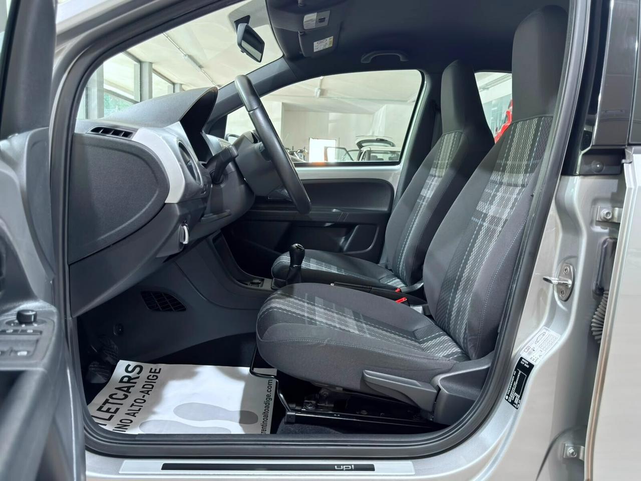 VOLKSWAGEN UP! 1.0 75cv 5p NEOPATENTATI 89.000km