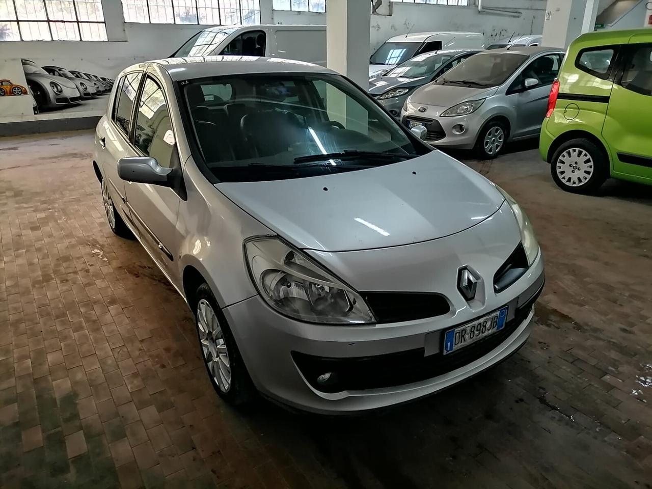 Renault Clio 1.2 16v 75cv 5p Dyn OK NEOP.