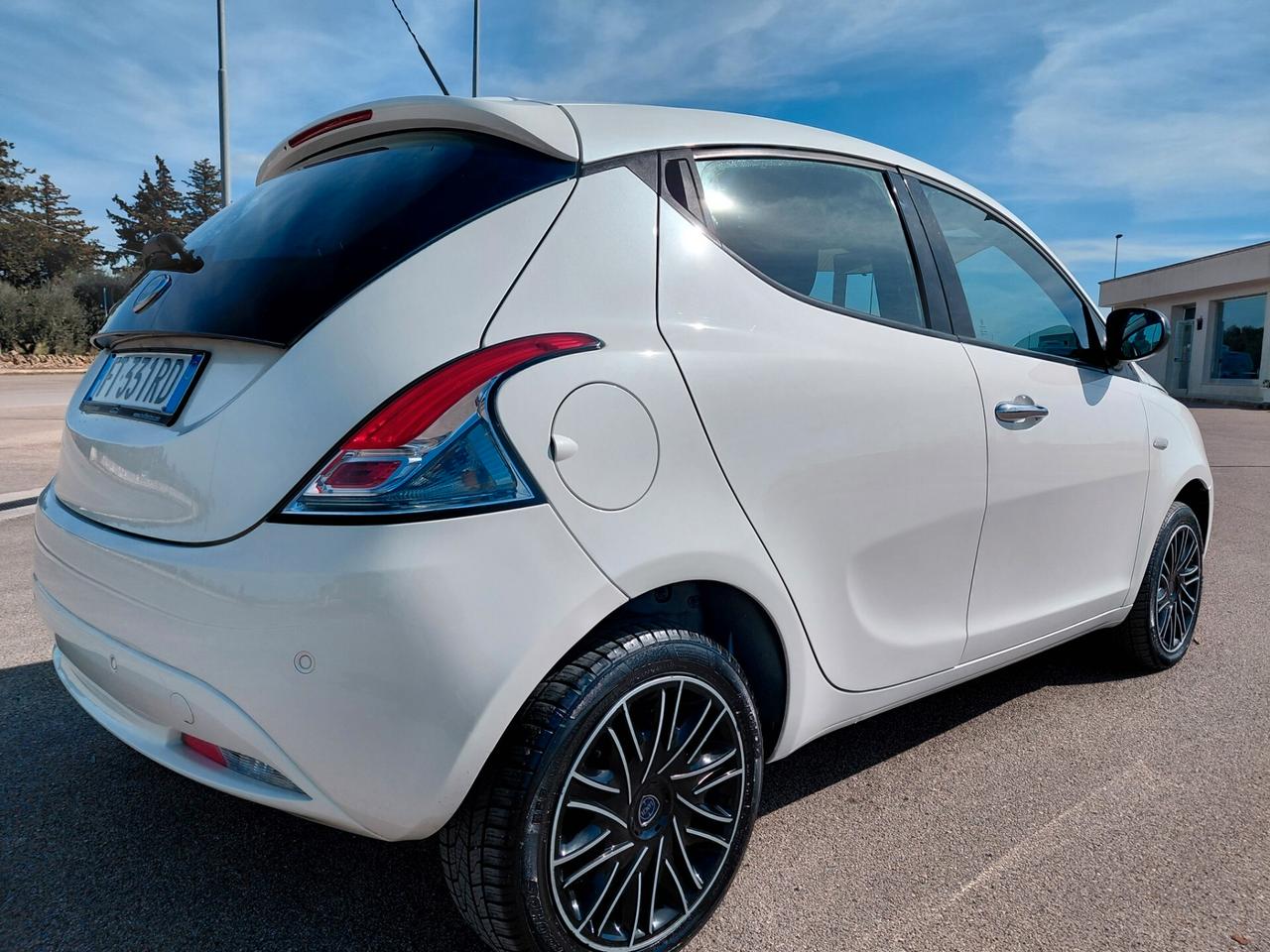 Lancia Ypsilon 1.2 69 CV 5 porte S&S Platinum