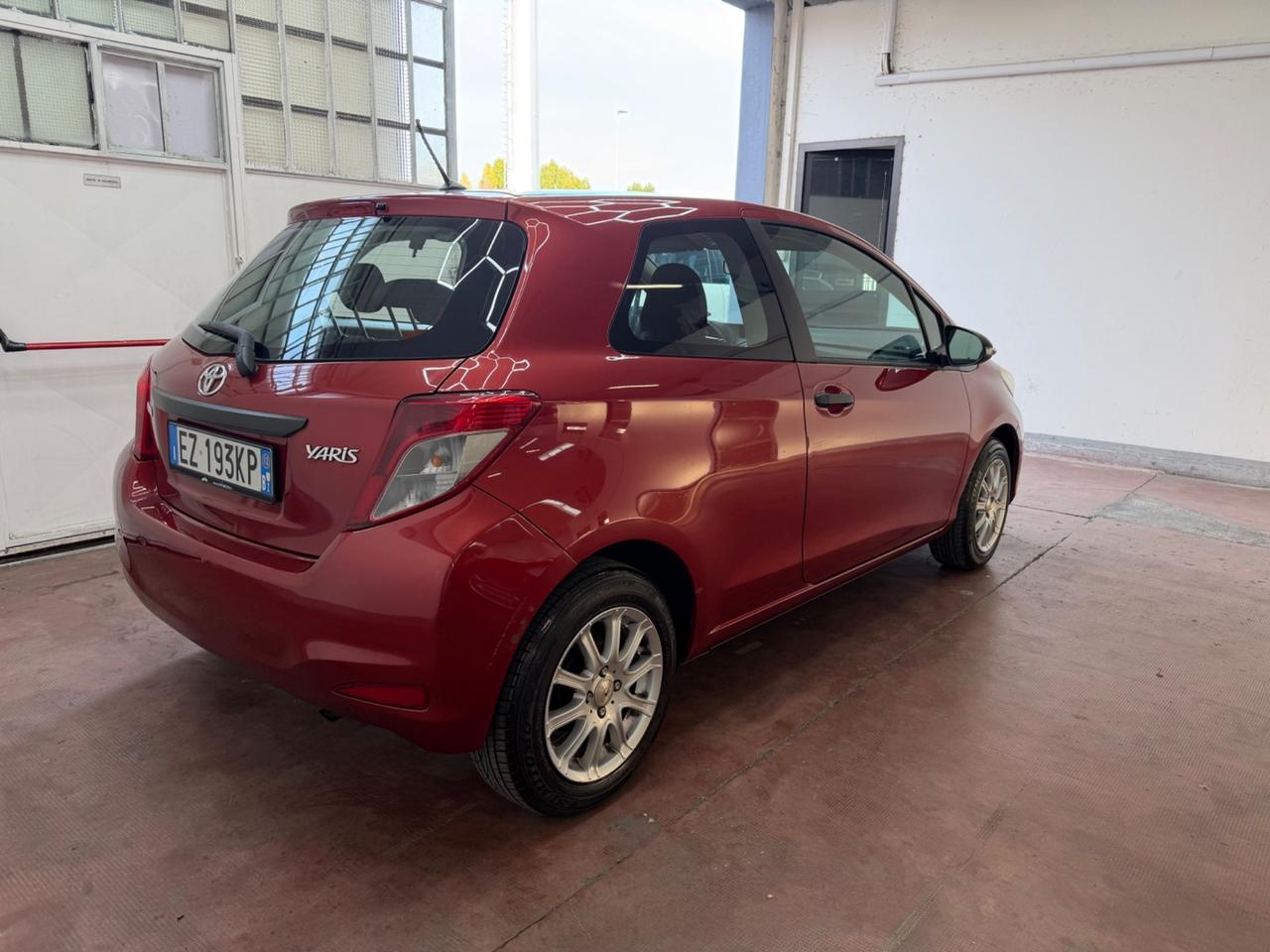 Toyota Yaris 1.0 3 porte Active neopatentati
