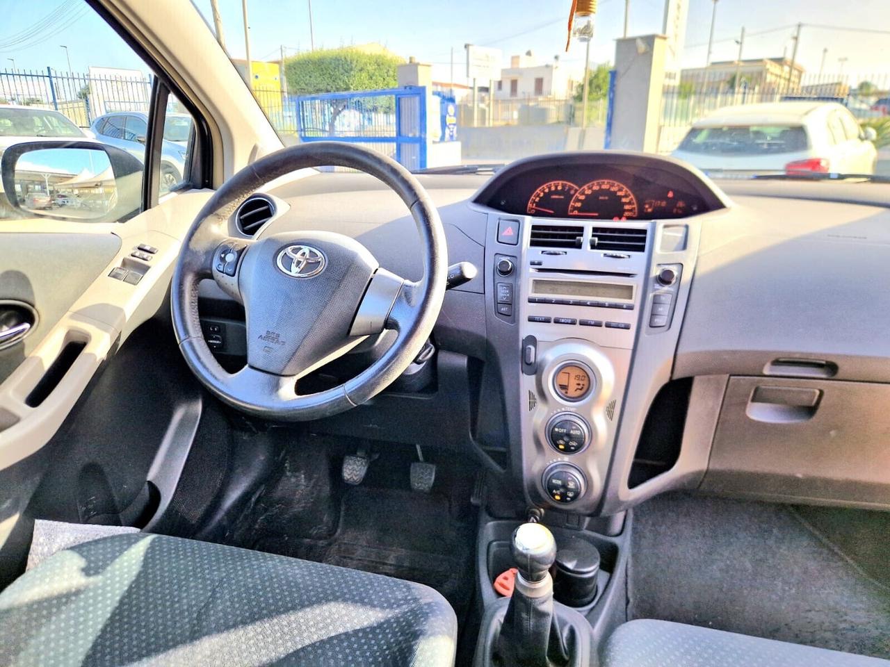 Toyota Yaris 1.0 benzina business NEOPATENTATI