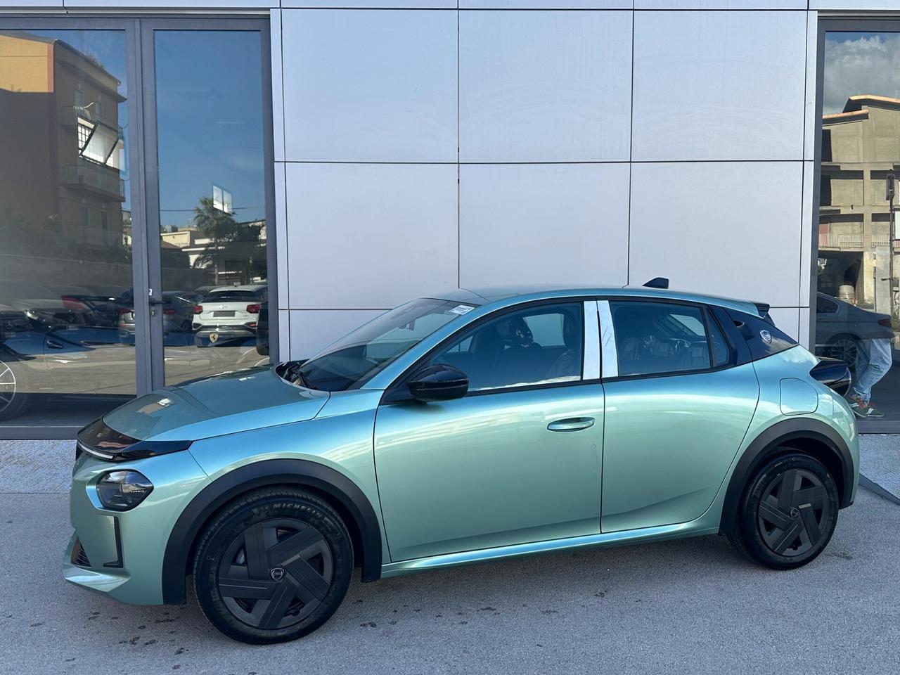 Lancia Ypsilon 1.2 mhev e-dct possibilità noleggio no scoring