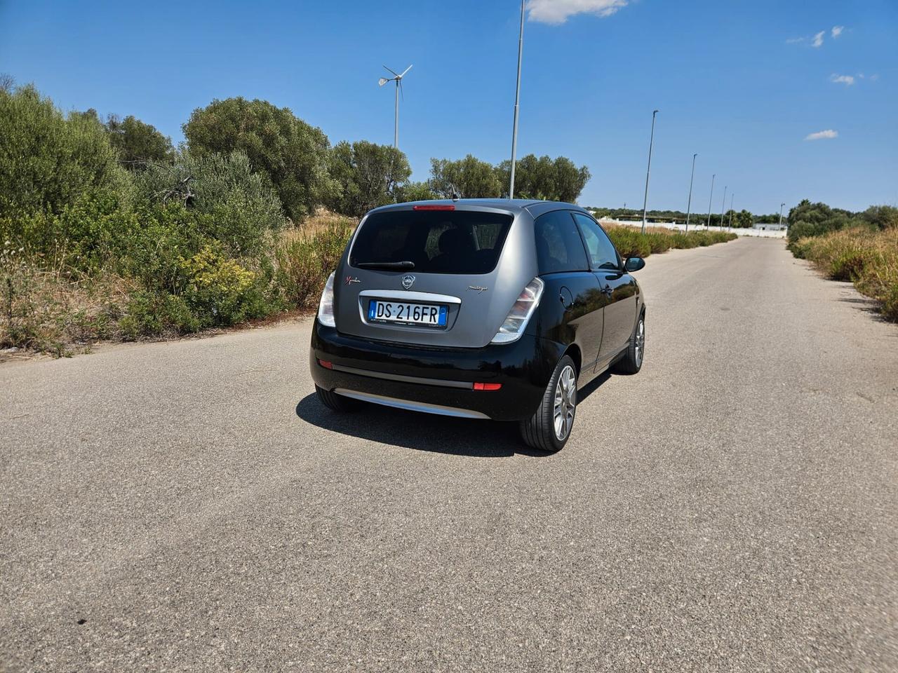 Lancia Ypsilon 1.3 MJT 105 CV Sport MomoDesign