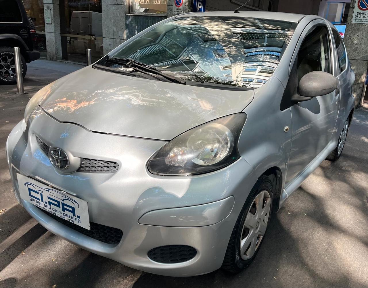 Toyota Aygo 1.0 VVT-i 69 CV 3 porte x-play
