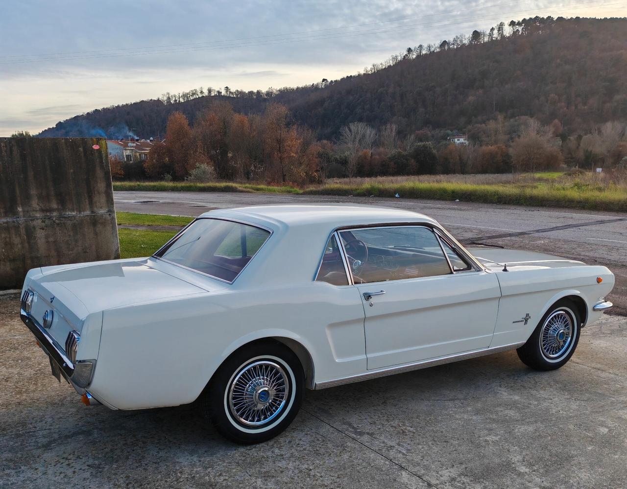 Ford MUSTANG coupè (RESTAURO TOTALE)
