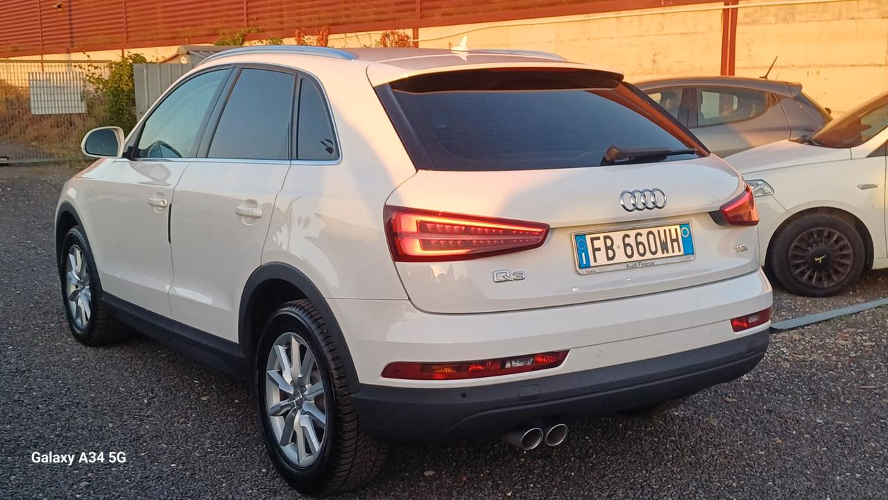 Audi Q3 2.0 TDI 150 CV S Line Esterno