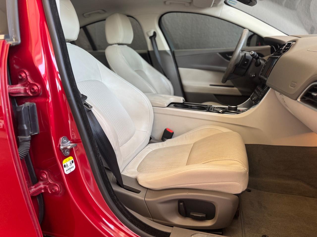 Jaguar XE 2.0 D Turbo 180 CV AWD aut. Portfolio