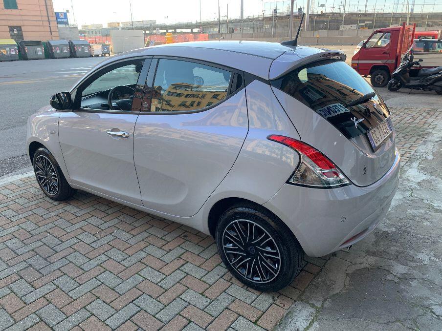 Lancia Ypsilon 1.0 FireFly 5 porte S&S Hybrid Ecochic Gold
